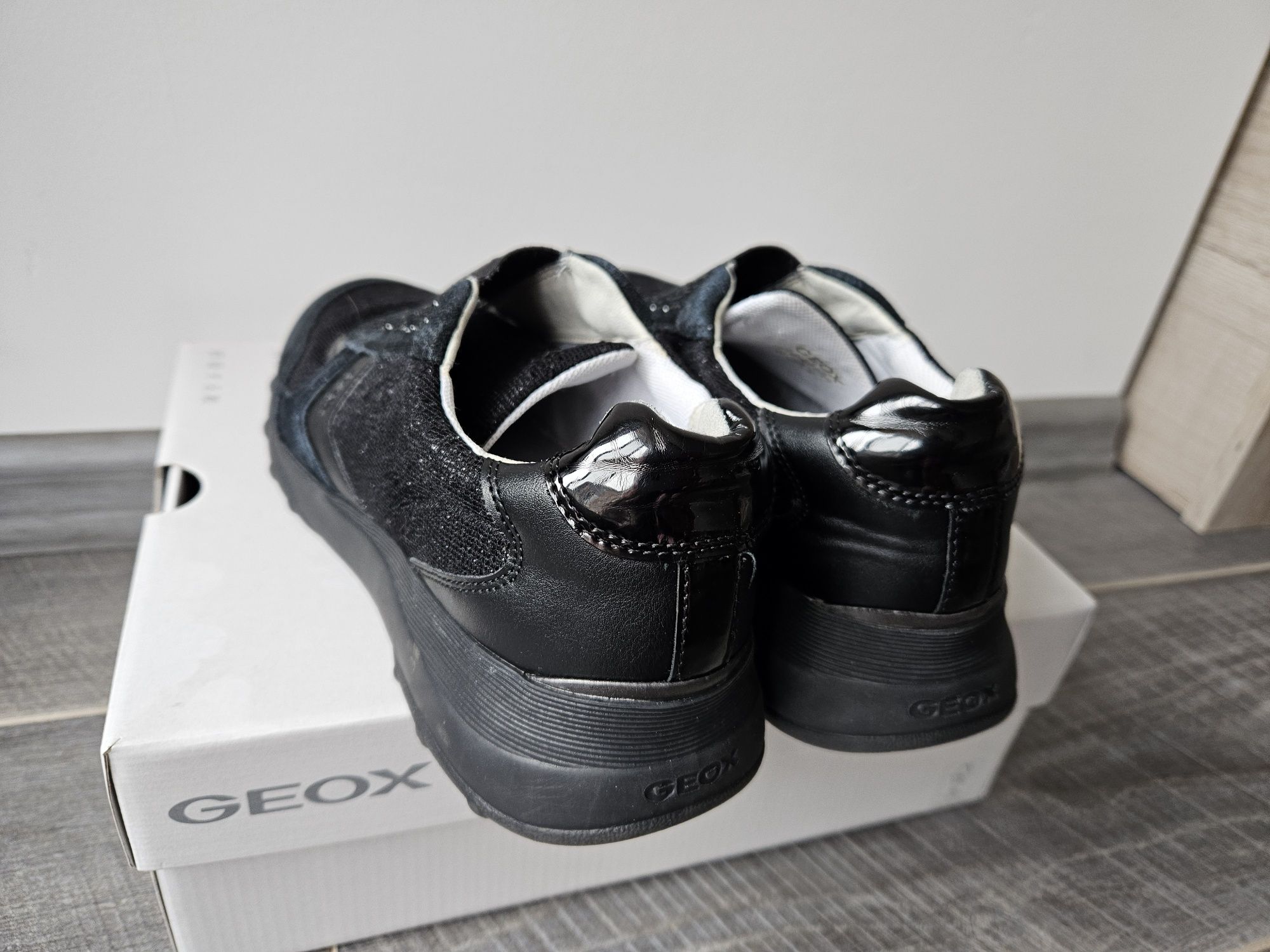 Geox естествена кожа и велур спортни черни обувки без връзки сникърси