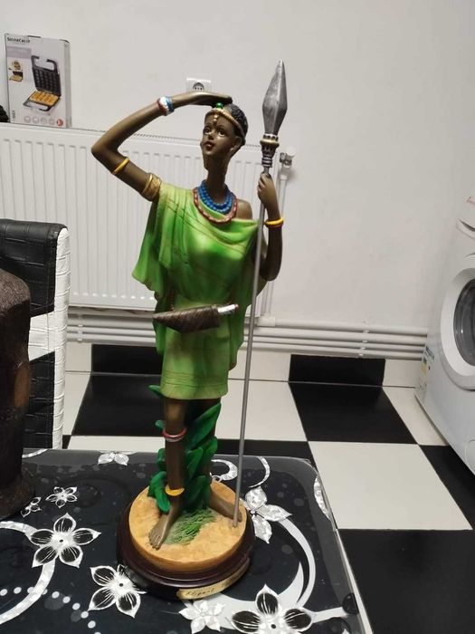 Vand statuete vechi!