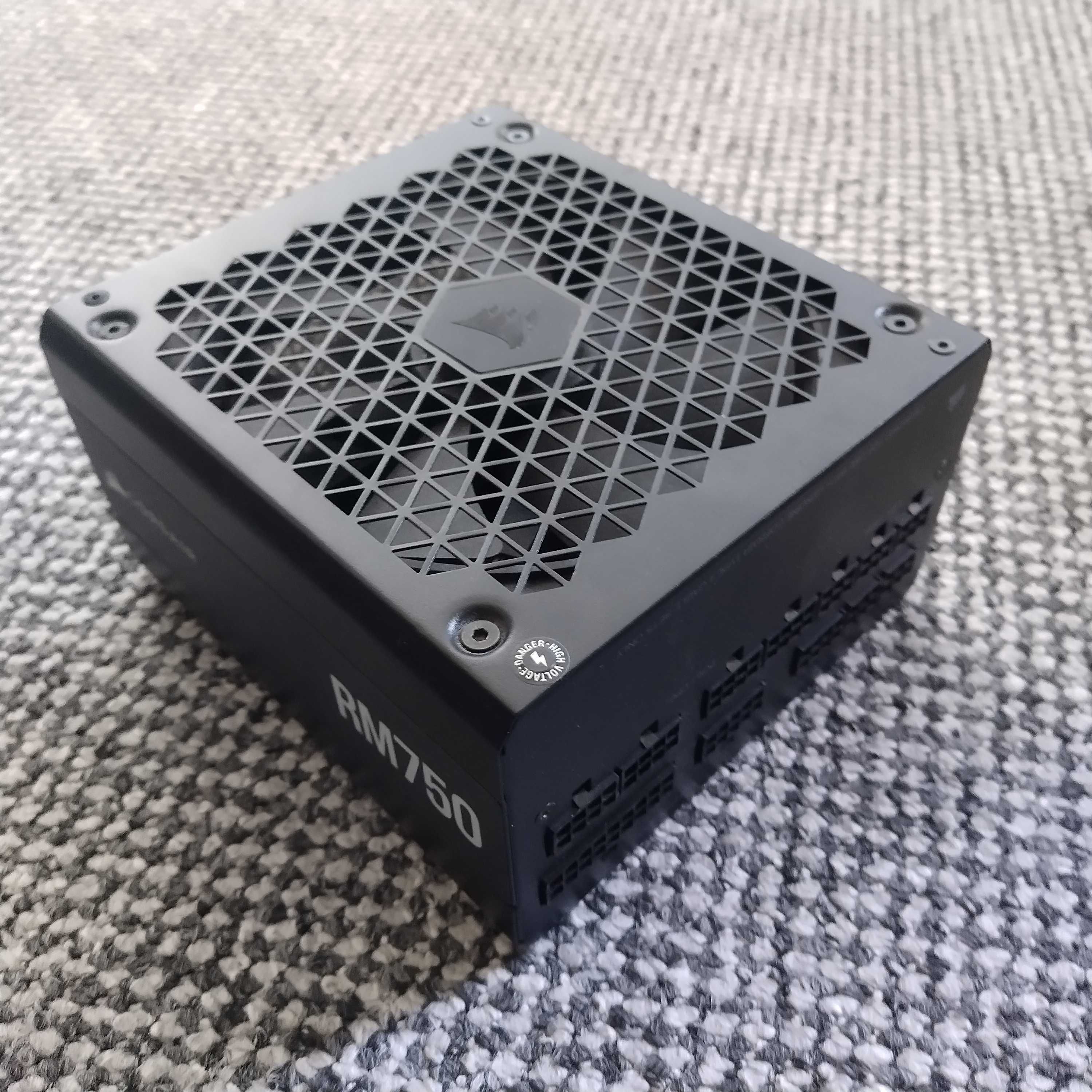 Захранване Corsair RM750