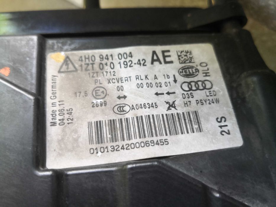 Фар Audi A8 Bi-Xenon LED десен/Фар Ауди А8 Оригинален