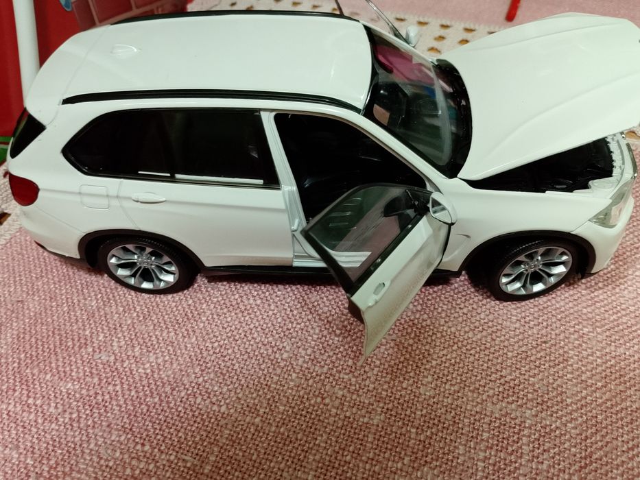 Vând BMW X5 scara 1:24