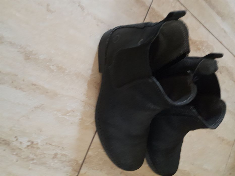 Vând 3 perechi de cizme de dama ,la prețul de una singura