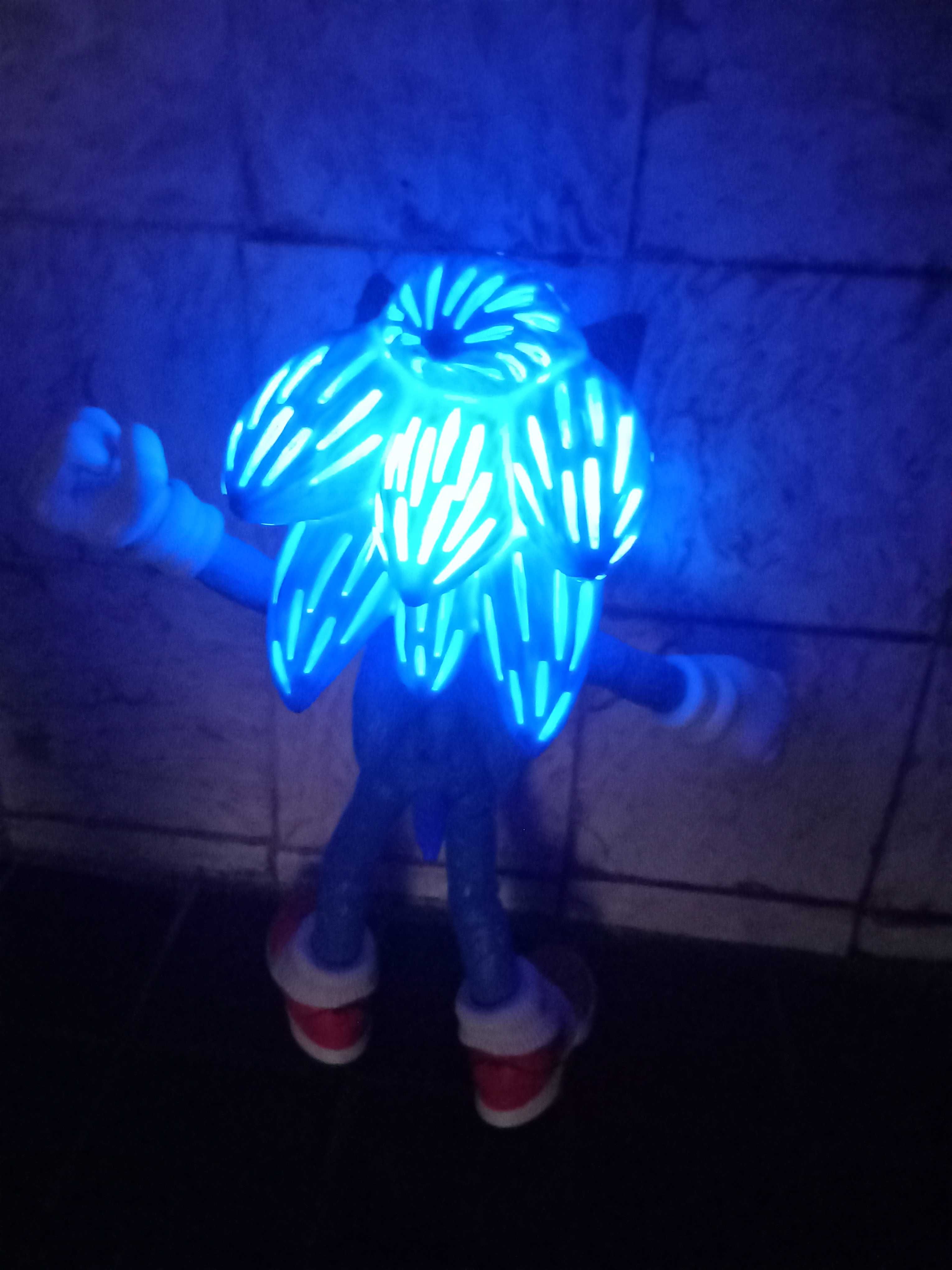 Sonic светеща и говореща !