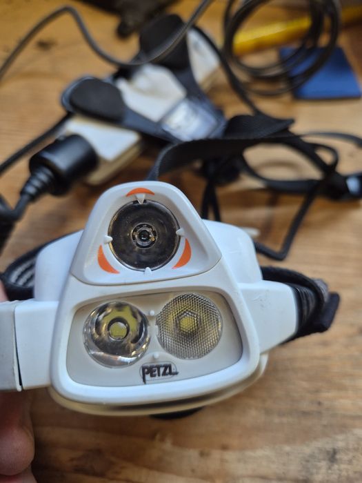 Челник Petzl Nao не зарежда