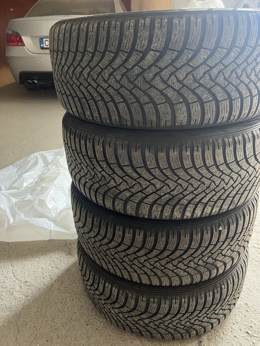 Зимни гуми 215/45R17