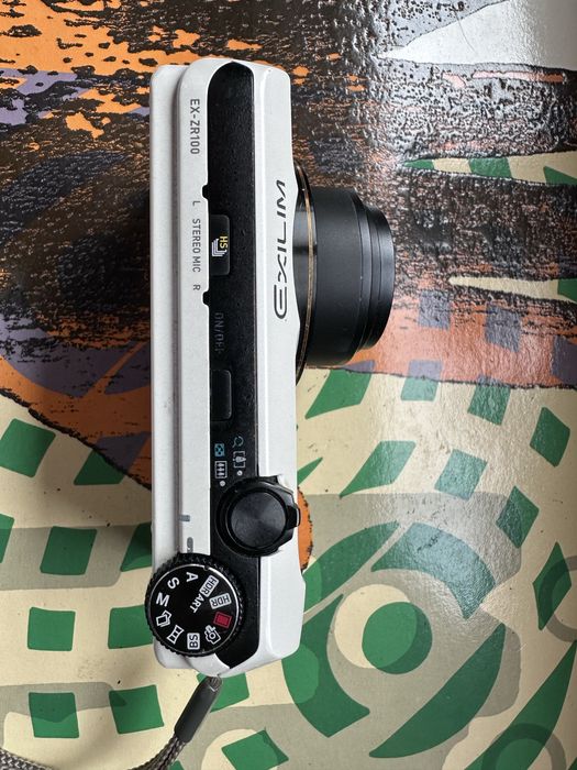 CASIO EXILIM EX-ZR100 Digital Compact Camera retro