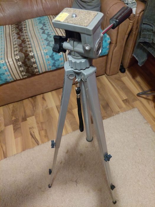 Trepied pentru aparat foto sau camera Velbon ke-3