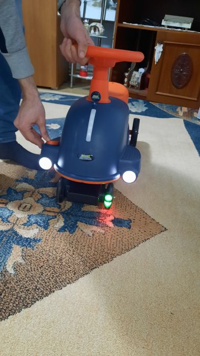 Mașinuța electrică copii