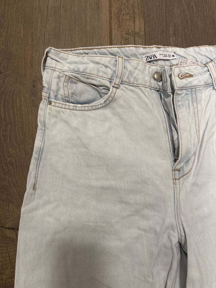 Много светло сини към бяло дънки Zara