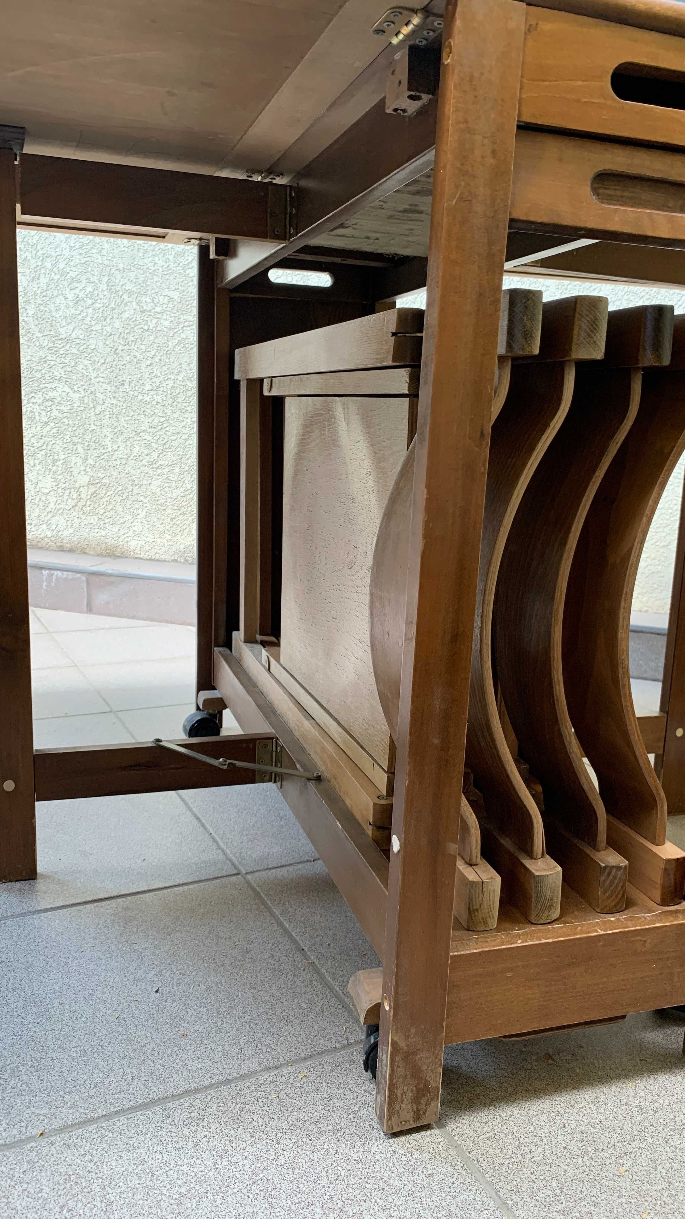 Masă rabatabilă cu 4 scaune - mobilier flexibil din lemn