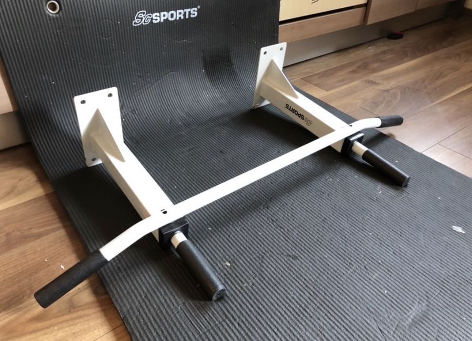 Bara de tractiuni cu prindere pe perete,Germania rezista la 200 kg nou