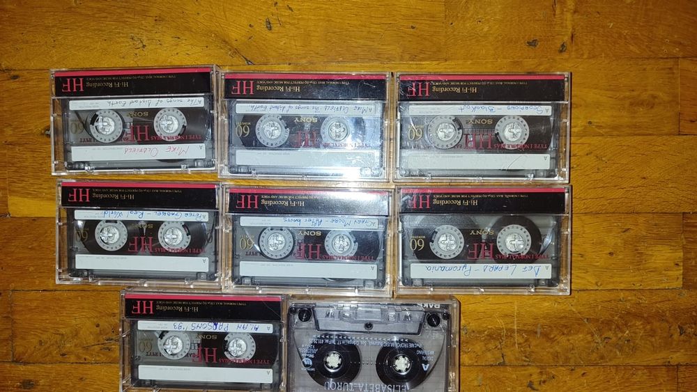 Casete audio muzica ușoară și de petrecere