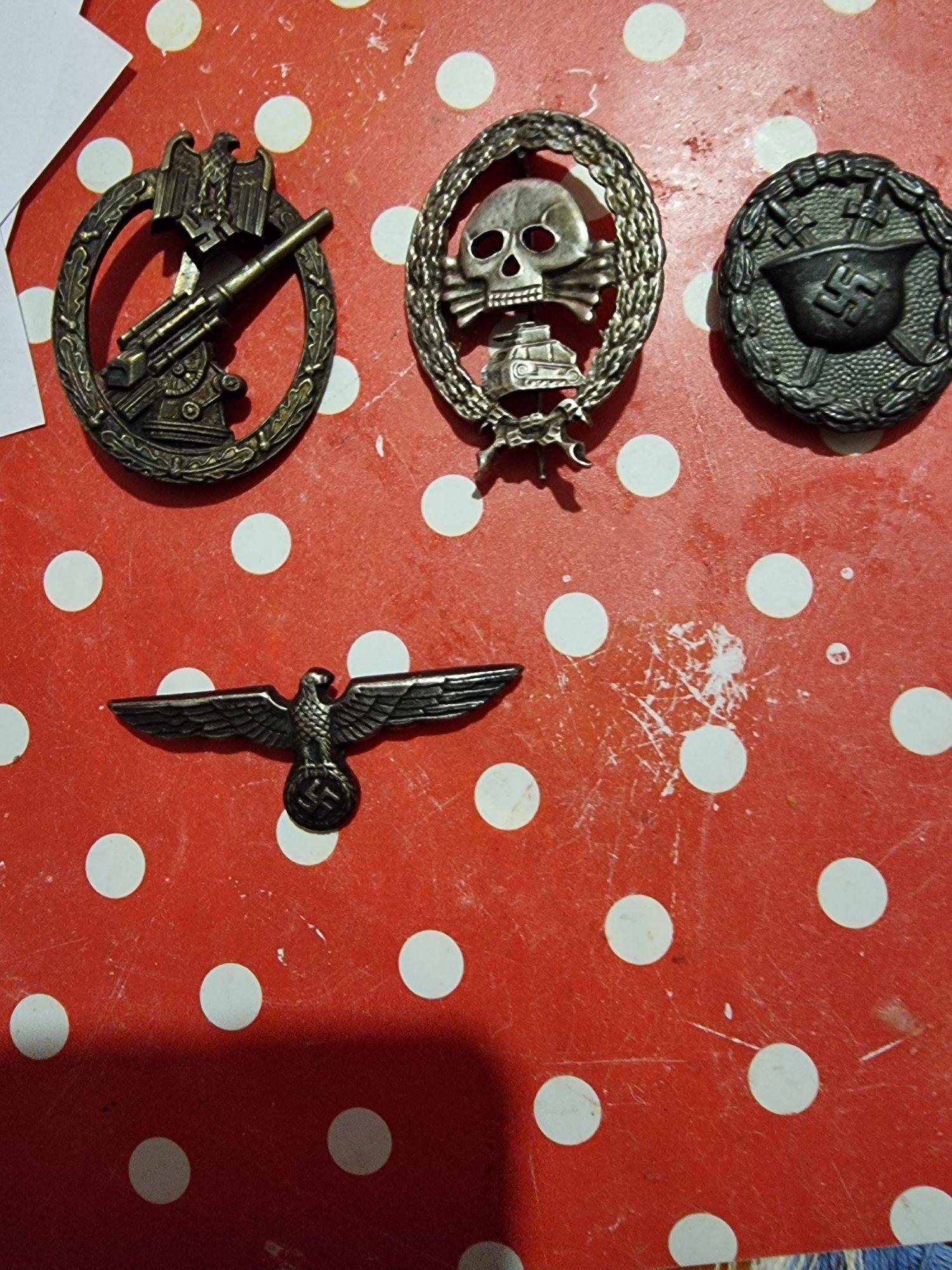Ww2 medalii cu insemne naziste