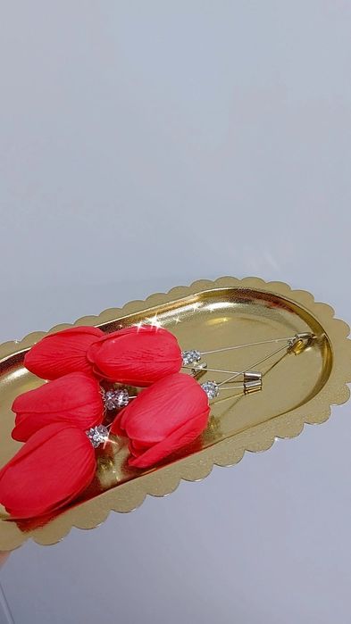 Brosa pin tip lalea