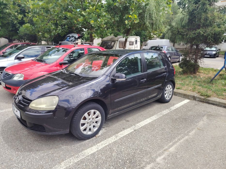 Vând Golf 5 pentru piese