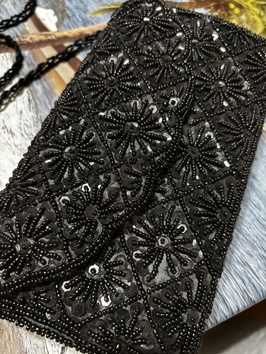 Малко бижу с пайети.