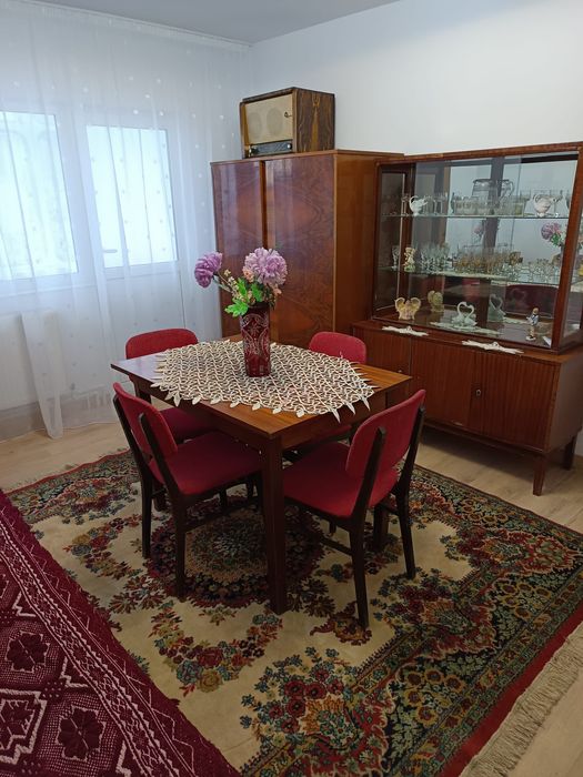 Închiriez apartament cu 2 camere
