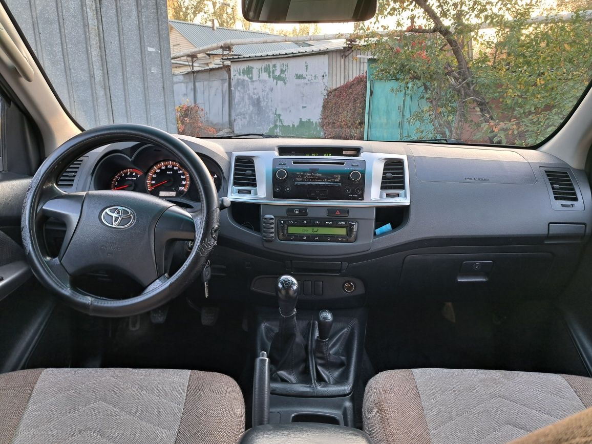 Toyota Hilux 2014г