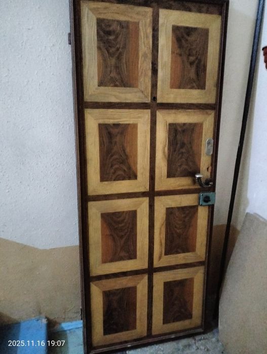 Металлический дверь