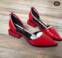 Красные летние туфли