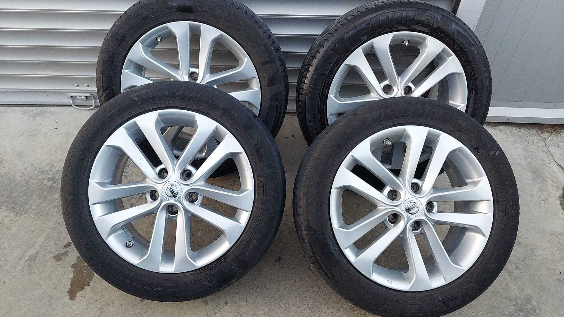 215/55R17 Гуми с джанти Нисан Nissan