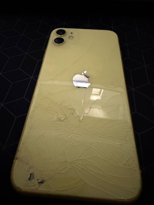 Iphone 11 cu defect spate