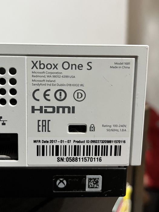 Xbox One S 800GB Alb