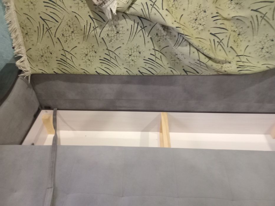 Продам  большой диван  .За 50 тыс  две подушки. Ттыс т