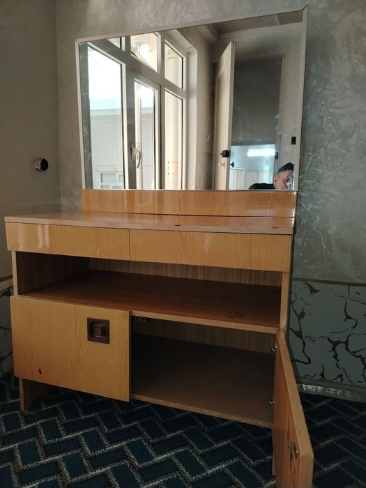 Трюмо чет элда и/ чикарилган Аьло холатда оенаси тиник ку́рсатади