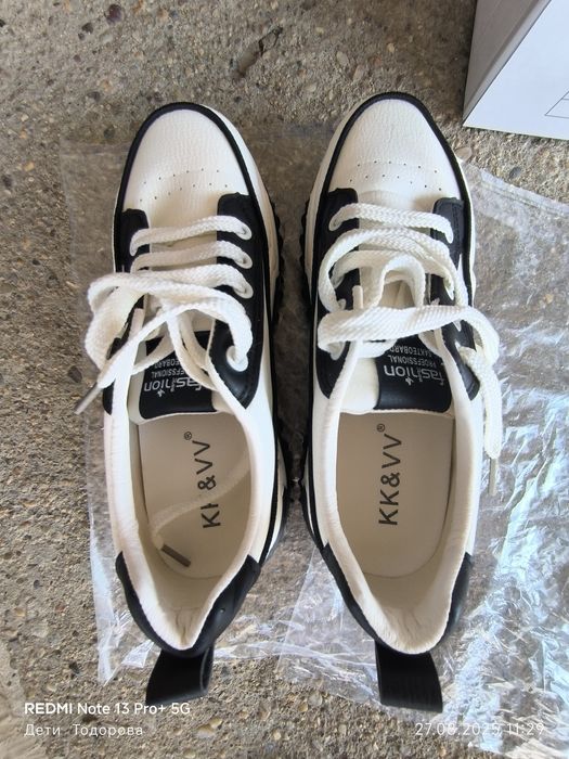 Продавам чисто нови,дамски кецове,маратонки.