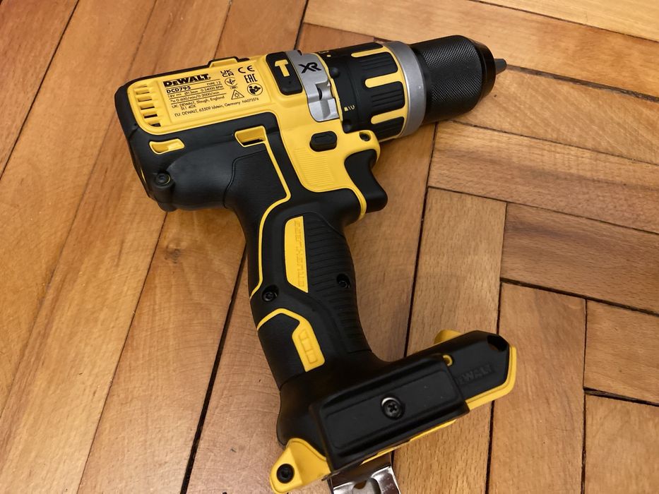 DeWALT-DCD795, nou, original.