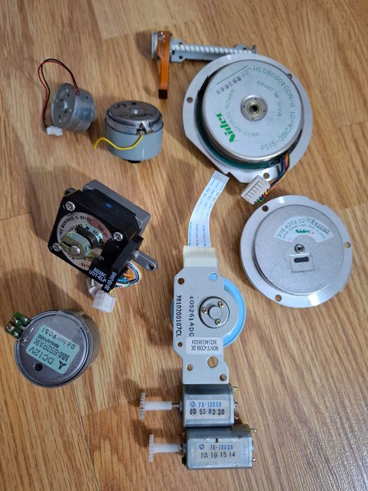 Motoraşe electronice si electrice de diferite marimi si voltaje.