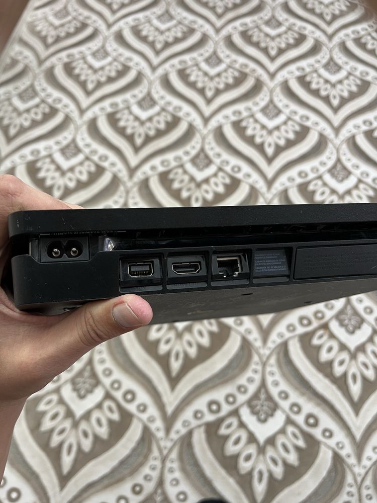 Playstation 4 slim ideal