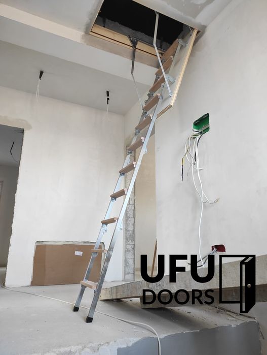 Scara la pod din metal/lemn cu înălțime maxim de 3.50m