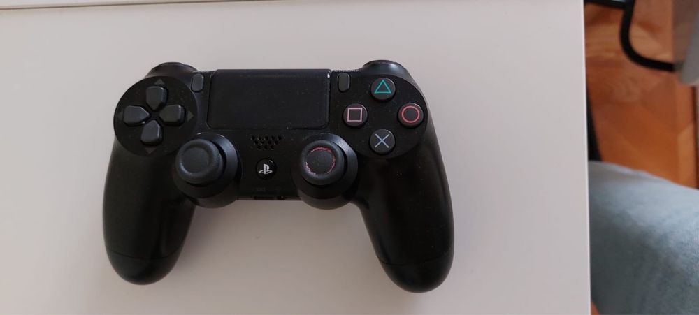 Play Station 4 комплект:VR, 2 move, 11 дисков.