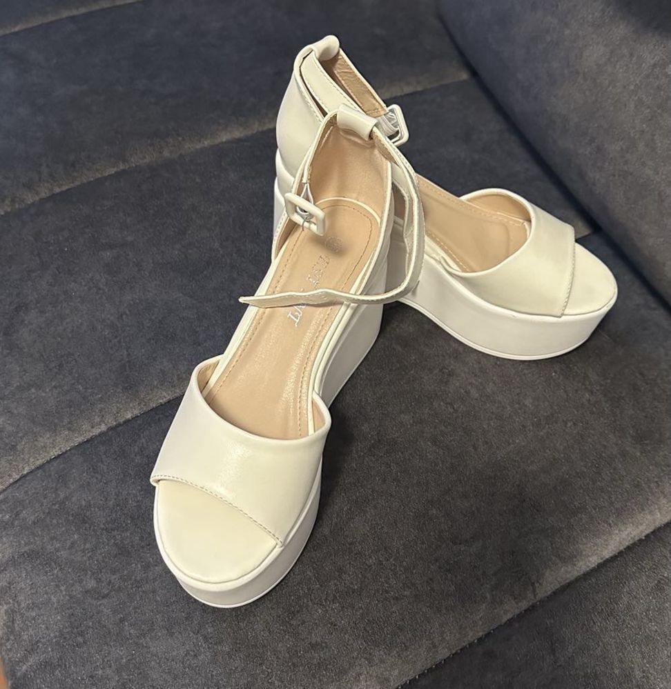 Sandale cu Platforma Dama marimea 37