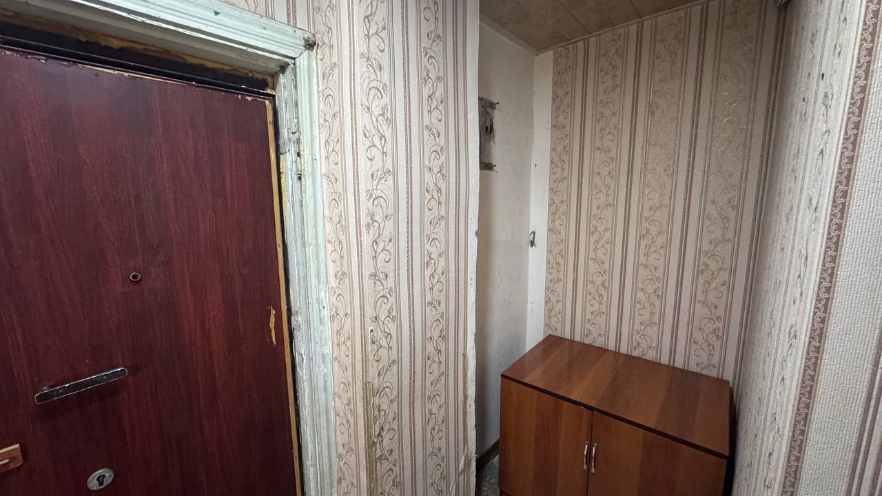 Тезда 1 хонали квартира сотилади