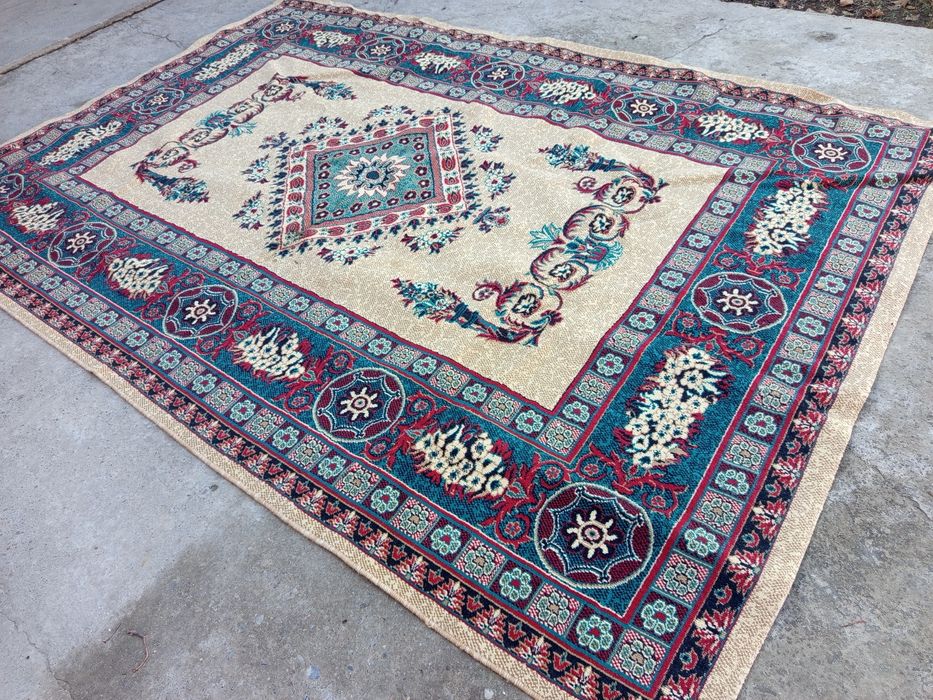 Ковёр размер 3.5 на 2.5 .