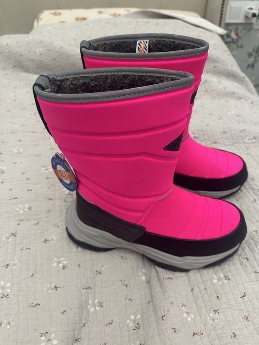 Продам  новую зимнею детскую обувь