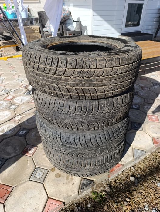 Продам Б/У шины зимние  205/70 R15