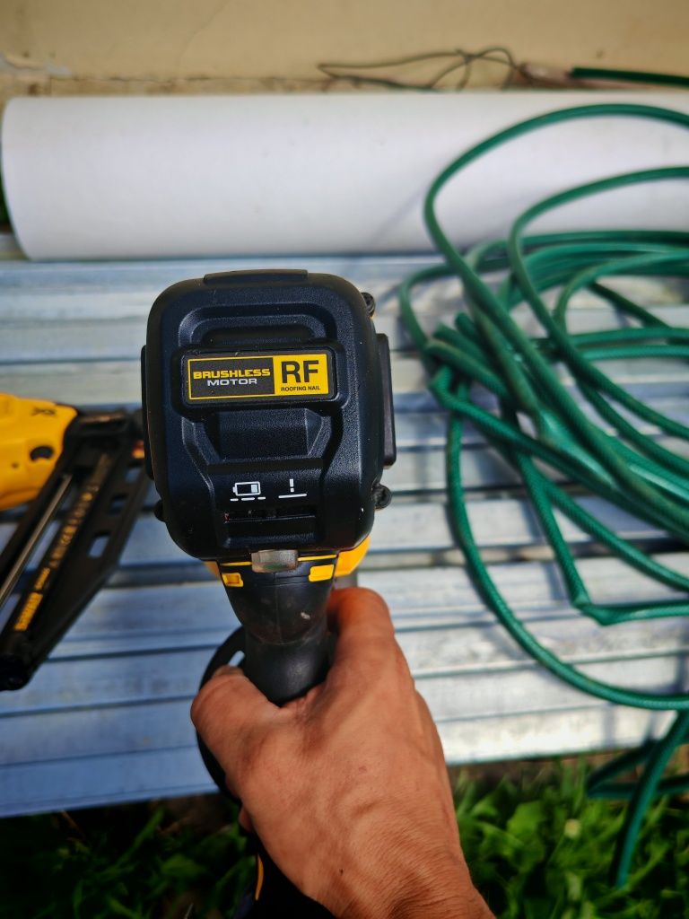 Pistol cuie dewalt