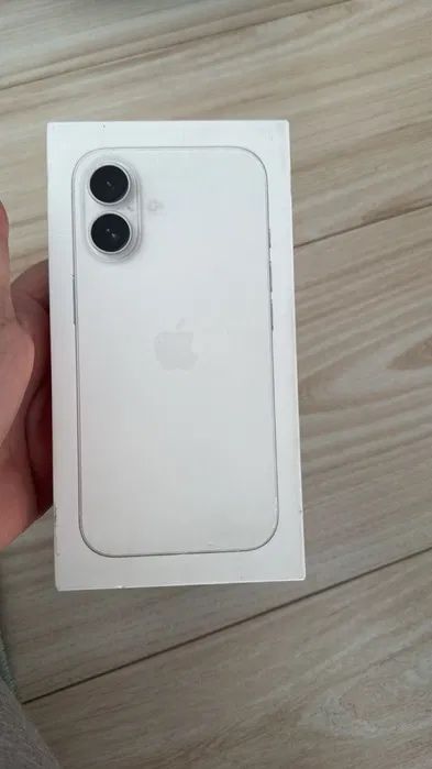 Iphone 16 на 256 гб гарантия есть