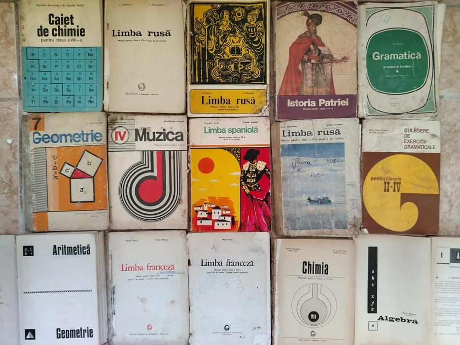 Vând manuale școlare anii '70,'80