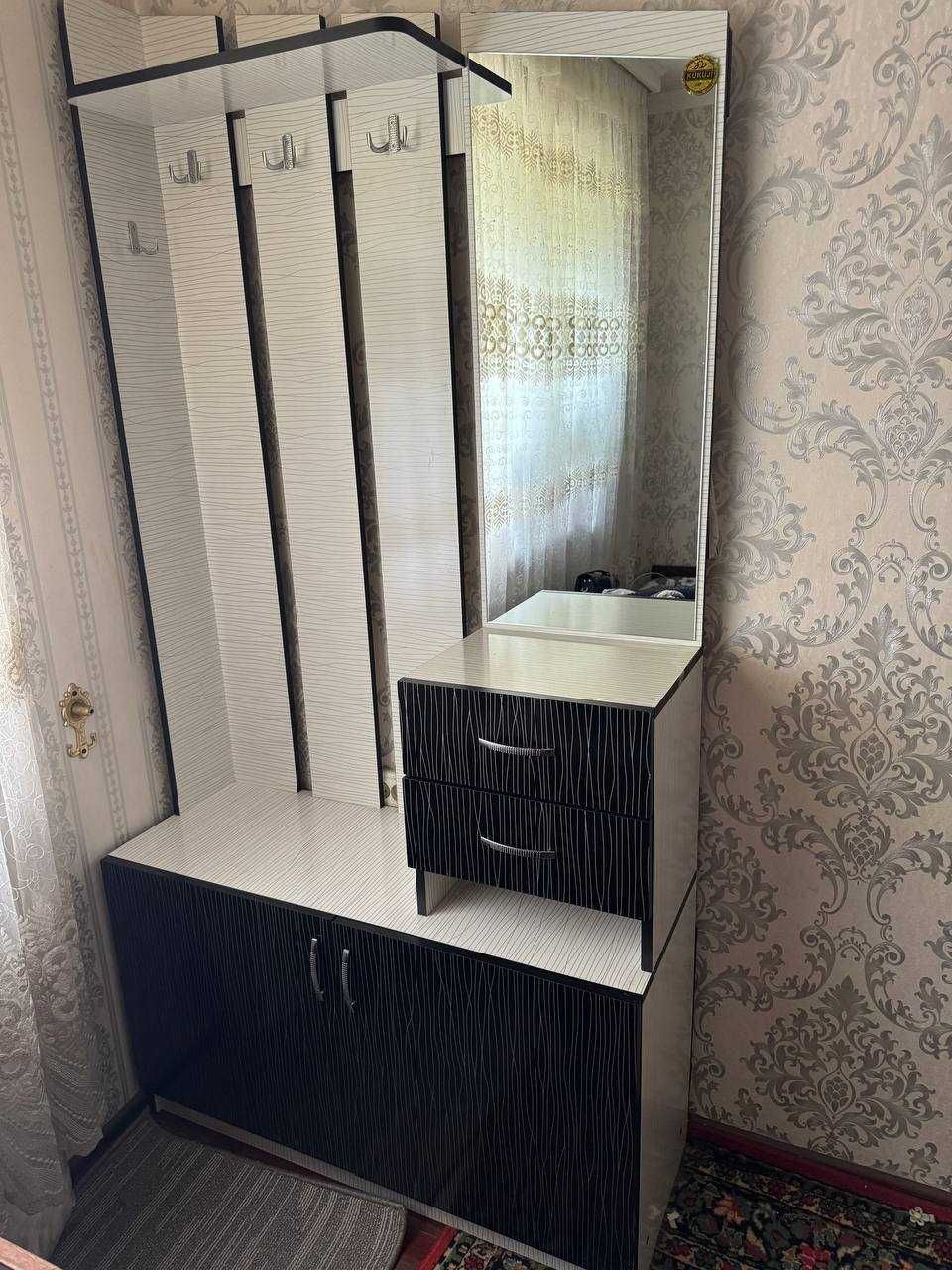 Продам прихожую для коридора