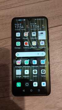 Smartphone Huawei P30 lite cu 9 huse diferite