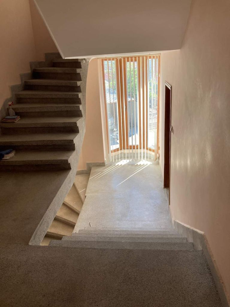 Продава се Къща в Карнобат - 350 кв.м за 458 €/кв.м - Снимка #9