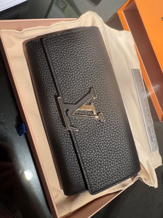 Portofel Louis Vuitton original Capucines nou