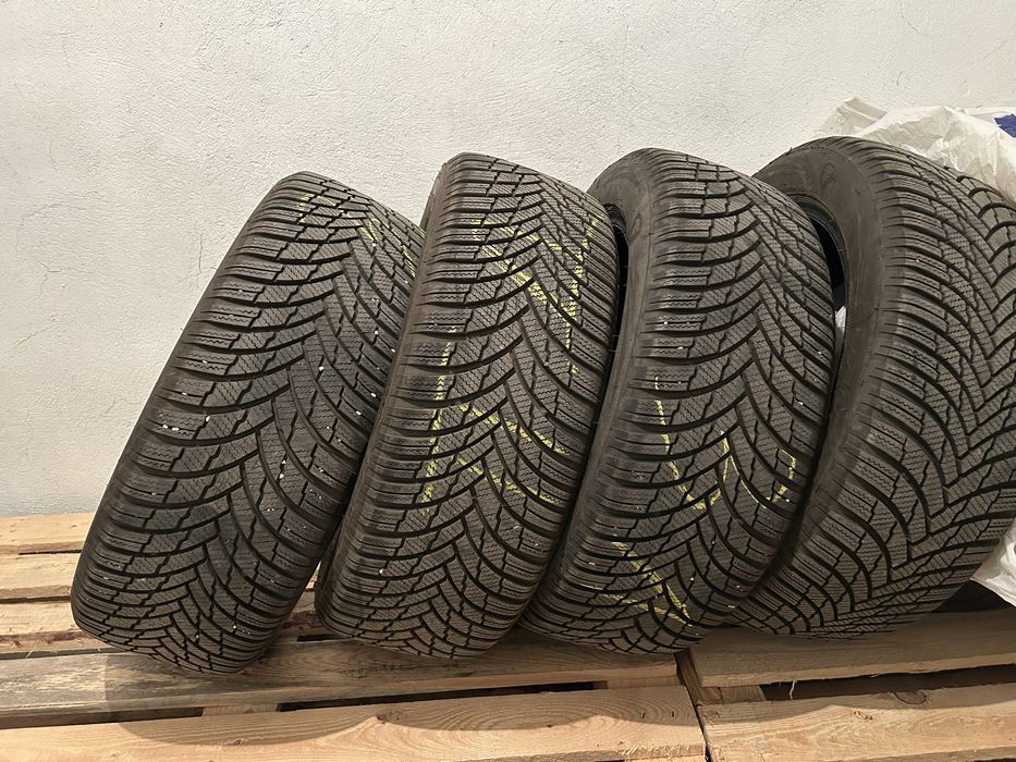 Firestone Winterhawk 215/55 R17
