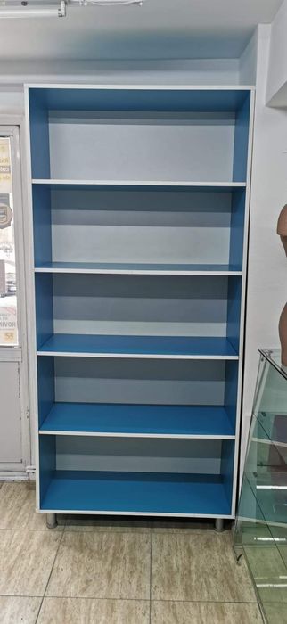 Vând rafturi și vitrine expunere