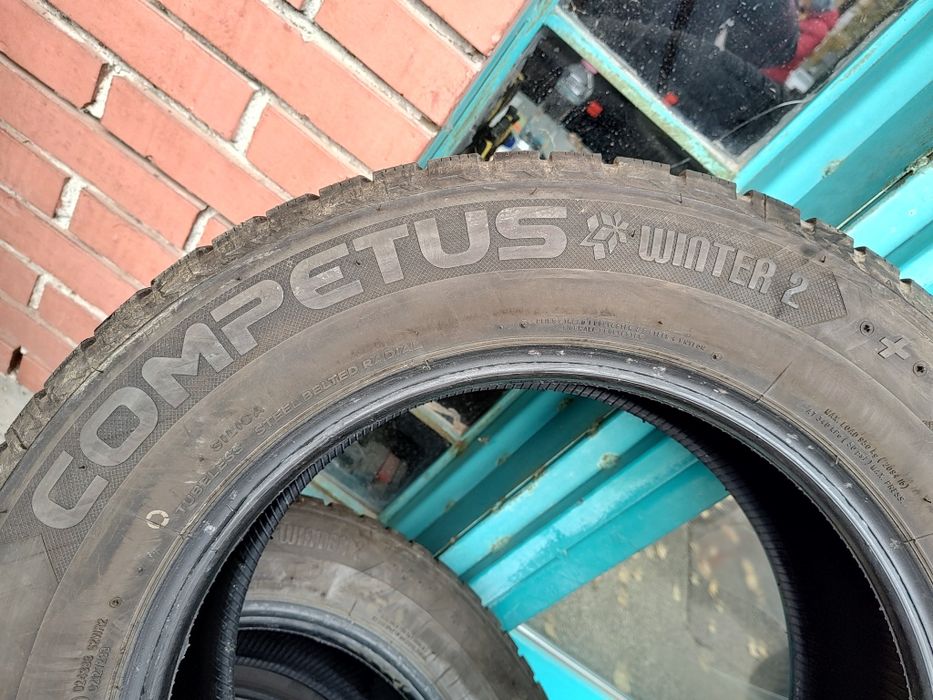 Продавам 4 зимни гуми 225/65/17 Lassa